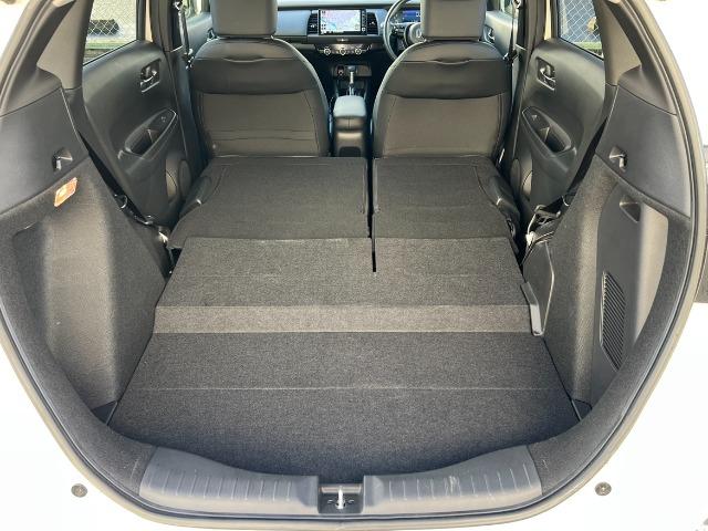 フィット ｅ：ＨＥＶホーム　ブラックスタイル　認定中古車　純正ナビ（12枚目）