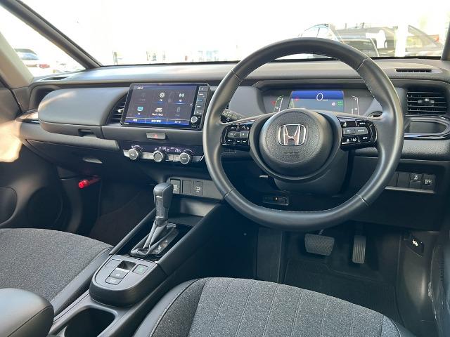 フィット ｅ：ＨＥＶホーム　ブラックスタイル　認定中古車　純正ナビ（24枚目）