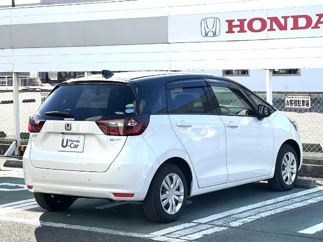 フィット ｅ：ＨＥＶホーム　純正ナビ　リアカメラ　２トーンカラー（6枚目）