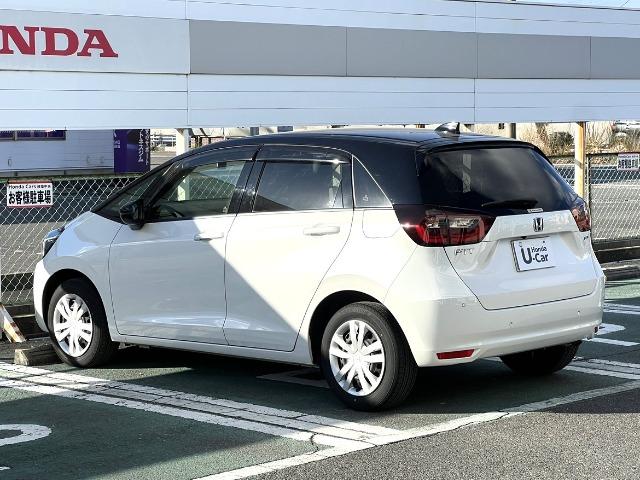 フィット ｅ：ＨＥＶホーム　純正ナビ　リアカメラ　２トーンカラー（8枚目）