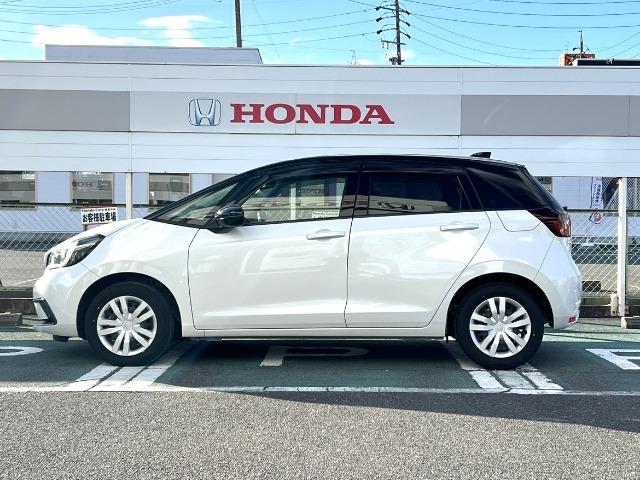 フィット ｅ：ＨＥＶホーム　純正ナビ　リアカメラ　２トーンカラー（9枚目）