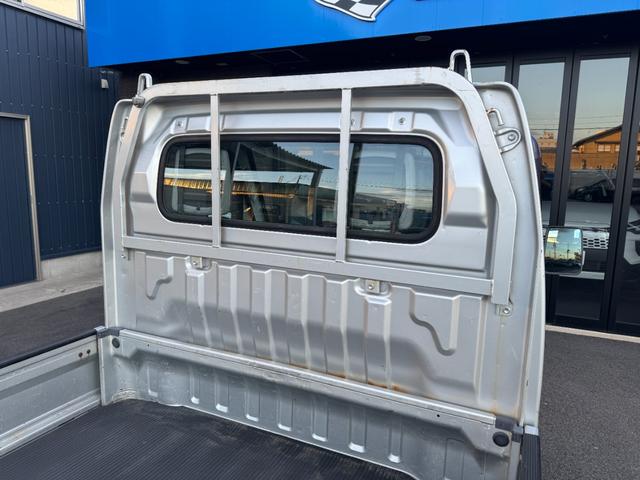 キャリイトラック ＫＣエアコン・パワステ　ワンオーナー車　５ＭＴ　ＥＴＣ　純正ＡＭ／ＦＭ　ヘッドライトレベライザー　荷台ゴムマット　ゲートプロテクター　荷室三方開　エアコン　パワステ　フロアゴムマット（19枚目）