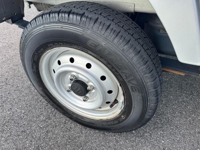 キャリイトラック ＫＣエアコン・パワステ　ワンオーナー車　５ＭＴ　ＥＴＣ　純正ＡＭ／ＦＭ　ヘッドライトレベライザー　荷台ゴムマット　ゲートプロテクター　荷室三方開　エアコン　パワステ　フロアゴムマット（22枚目）