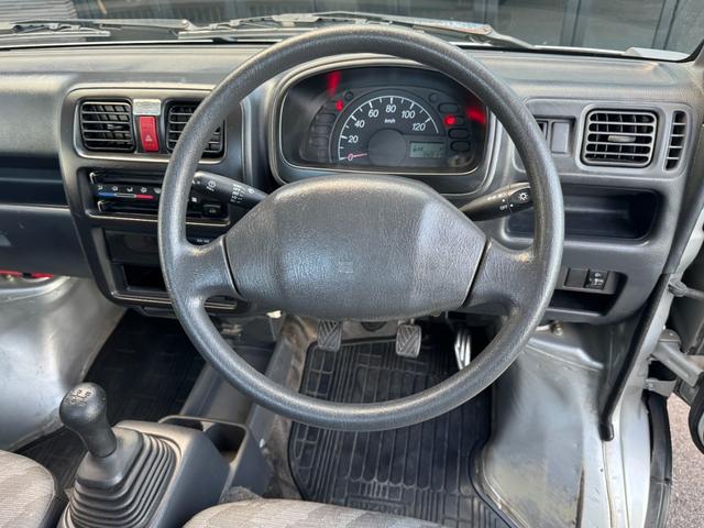 キャリイトラック ＫＣエアコン・パワステ　ワンオーナー車　５ＭＴ　ＥＴＣ　純正ＡＭ／ＦＭ　ヘッドライトレベライザー　荷台ゴムマット　ゲートプロテクター　荷室三方開　エアコン　パワステ　フロアゴムマット（23枚目）