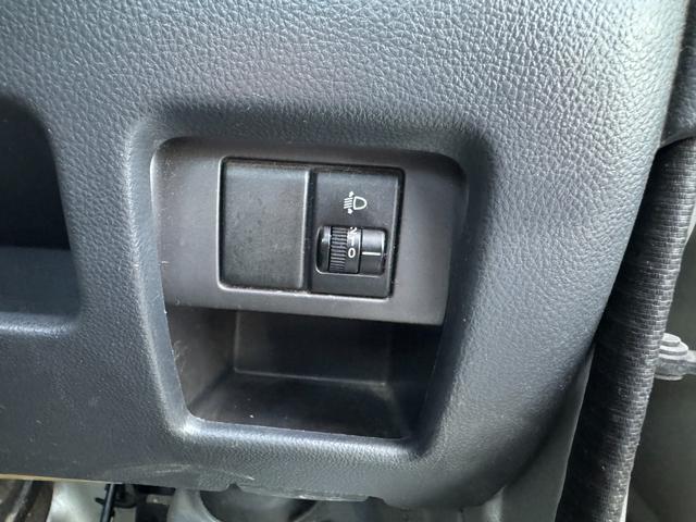キャリイトラック ＫＣエアコン・パワステ　ワンオーナー車　５ＭＴ　ＥＴＣ　純正ＡＭ／ＦＭ　ヘッドライトレベライザー　荷台ゴムマット　ゲートプロテクター　荷室三方開　エアコン　パワステ　フロアゴムマット（26枚目）