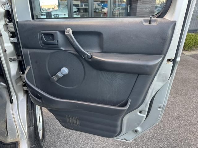 キャリイトラック ＫＣエアコン・パワステ　ワンオーナー車　５ＭＴ　ＥＴＣ　純正ＡＭ／ＦＭ　ヘッドライトレベライザー　荷台ゴムマット　ゲートプロテクター　荷室三方開　エアコン　パワステ　フロアゴムマット（29枚目）