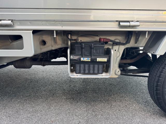 キャリイトラック ＫＣエアコン・パワステ　ワンオーナー車　５ＭＴ　ＥＴＣ　純正ＡＭ／ＦＭ　ヘッドライトレベライザー　荷台ゴムマット　ゲートプロテクター　荷室三方開　エアコン　パワステ　フロアゴムマット（36枚目）