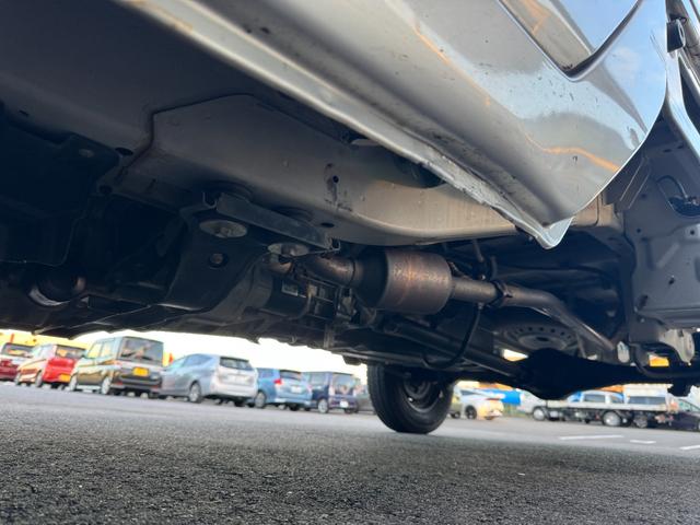 キャリイトラック ＫＣエアコン・パワステ　ワンオーナー車　５ＭＴ　ＥＴＣ　純正ＡＭ／ＦＭ　ヘッドライトレベライザー　荷台ゴムマット　ゲートプロテクター　荷室三方開　エアコン　パワステ　フロアゴムマット（39枚目）