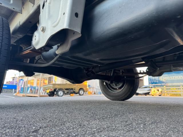 キャリイトラック ＫＣエアコン・パワステ　ワンオーナー車　５ＭＴ　ＥＴＣ　純正ＡＭ／ＦＭ　ヘッドライトレベライザー　荷台ゴムマット　ゲートプロテクター　荷室三方開　エアコン　パワステ　フロアゴムマット（40枚目）