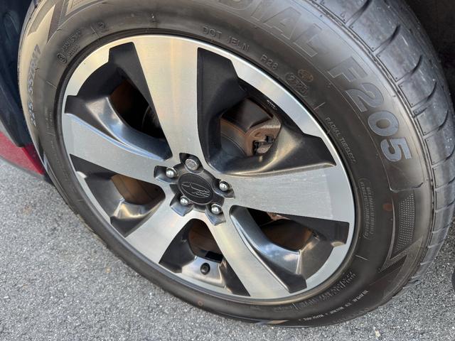 ＸＶハイブリッド ２．０ｉ－Ｌアイサイト　ワンオーナー禁煙車　ナビＴＶ　ＥＴＣ　バックカメラ　コーナーセンサー　Ｂｌｕｅｔｏｏｔｈ接続　レーダークルーズコントロール　レーンアシスト　衝突被害軽減システム　４ＷＤ　オートライト　ＨＩＤ　パワーシート　ルーフレール　スマートキー（12枚目）