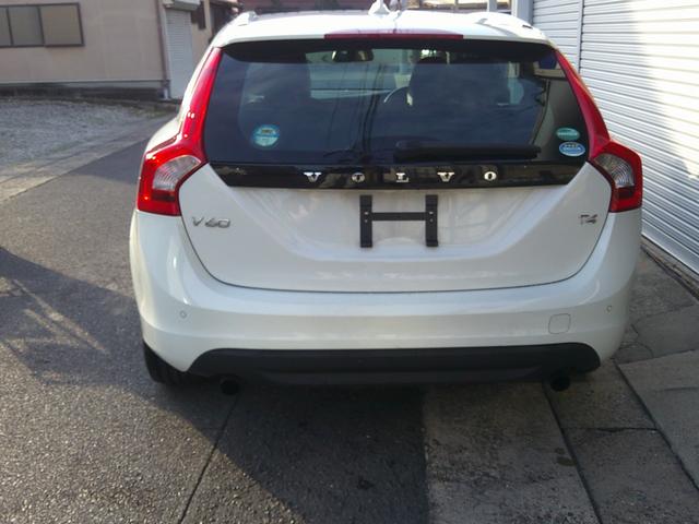 Ｖ６０ Ｔ４　ナビ　ＴＶ　ＥＴＣ　キーレス２個　革シート　電動シート　プッシュスタート　ブレーキサポート　レーンアシスト　レーダークルーズコントロール　ブラインドスポット　ＢＬＩＳ（4枚目）