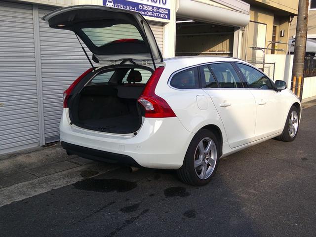 Ｖ６０ Ｔ４　ナビ　ＴＶ　ＥＴＣ　キーレス２個　革シート　電動シート　プッシュスタート　ブレーキサポート　レーンアシスト　レーダークルーズコントロール　ブラインドスポット　ＢＬＩＳ（6枚目）