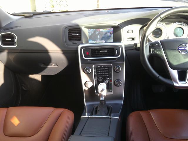 Ｖ６０ Ｔ４　ナビ　ＴＶ　ＥＴＣ　キーレス２個　革シート　電動シート　プッシュスタート　ブレーキサポート　レーンアシスト　レーダークルーズコントロール　ブラインドスポット　ＢＬＩＳ（15枚目）