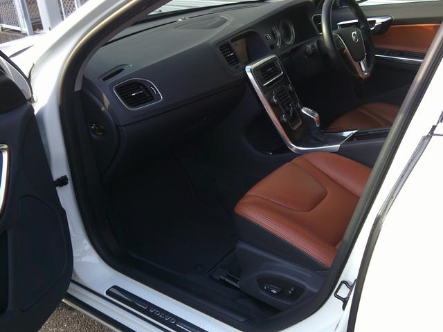 Ｖ６０ Ｔ４　ナビ　ＴＶ　ＥＴＣ　キーレス２個　革シート　電動シート　プッシュスタート　ブレーキサポート　レーンアシスト　レーダークルーズコントロール　ブラインドスポット　ＢＬＩＳ（17枚目）