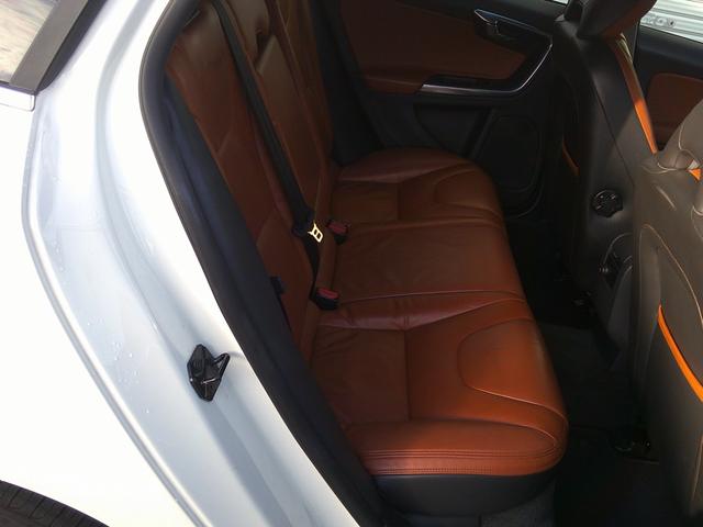 Ｖ６０ Ｔ４　ナビ　ＴＶ　ＥＴＣ　キーレス２個　革シート　電動シート　プッシュスタート　ブレーキサポート　レーンアシスト　レーダークルーズコントロール　ブラインドスポット　ＢＬＩＳ（20枚目）