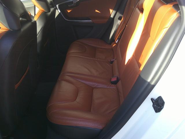 Ｖ６０ Ｔ４　ナビ　ＴＶ　ＥＴＣ　キーレス２個　革シート　電動シート　プッシュスタート　ブレーキサポート　レーンアシスト　レーダークルーズコントロール　ブラインドスポット　ＢＬＩＳ（21枚目）