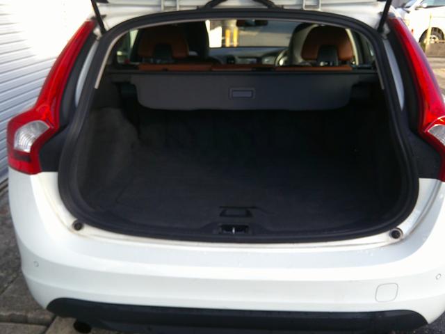 Ｖ６０ Ｔ４　ナビ　ＴＶ　ＥＴＣ　キーレス２個　革シート　電動シート　プッシュスタート　ブレーキサポート　レーンアシスト　レーダークルーズコントロール　ブラインドスポット　ＢＬＩＳ（23枚目）