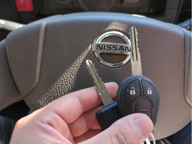 アトラストラック ショートスーパーローＤＸ　５ＭＴ　キーレス　トリイ加工　リアダブルタイヤ　電動格納ミラー　ガソリン車　低床　木床　３方開　最積１．５ｔ　フォグランプ（16枚目）