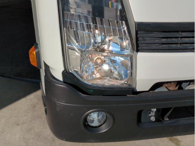 アトラストラック ショートスーパーローＤＸ　５ＭＴ　キーレス　トリイ加工　リアダブルタイヤ　電動格納ミラー　ガソリン車　低床　木床　３方開　最積１．５ｔ　フォグランプ（19枚目）