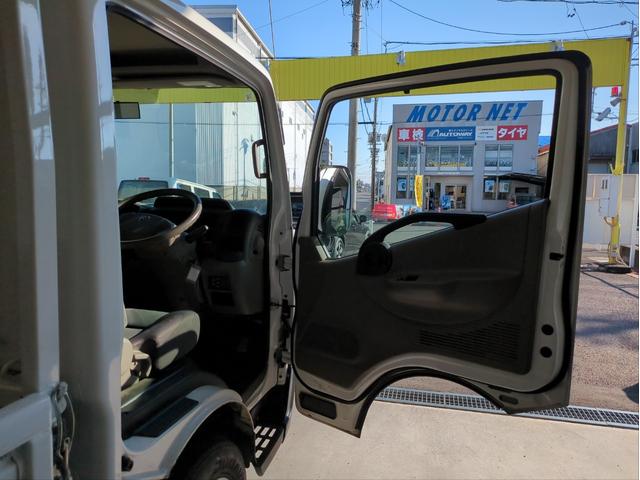 アトラストラック ショートスーパーローＤＸ　５ＭＴ　キーレス　トリイ加工　リアダブルタイヤ　電動格納ミラー　ガソリン車　低床　木床　３方開　最積１．５ｔ　フォグランプ（30枚目）