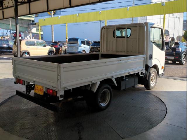 アトラストラック ショートスーパーローＤＸ　５ＭＴ　キーレス　トリイ加工　リアダブルタイヤ　電動格納ミラー　ガソリン車　低床　木床　３方開　最積１．５ｔ　フォグランプ（36枚目）