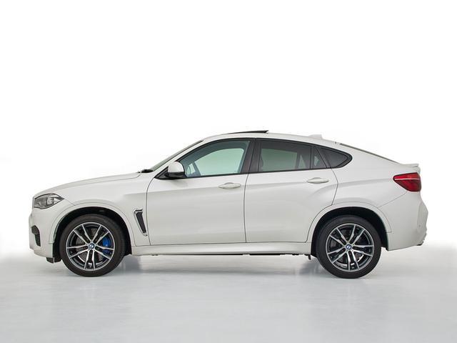 Ｘ６ Ｍ 　４．４Ｌ　Ｖ８ＤＯＨＣツインパワーターボエンジン　ムーンルーフ　純正ホイール　Ｍスポーツシート　シートヒーター　４ゾーンオートマティックエアコンディショナー　ドラレコ　ＥＴＣ　　　ＣＤ／ＤＶＤ　ＴＶ（3枚目）