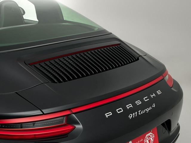 ９１１タルガ４　右ハンドル　４ＷＤ　ジェットブラックメタリック　スポーツクロノ　シートヒーター　ＢＯＳＥサラウンド　３Ｌ水平対向６気筒２４バルブツインターボ　バックカメラ　ＥＴＣ　ＨＤＤナビ　記録簿(39枚目)