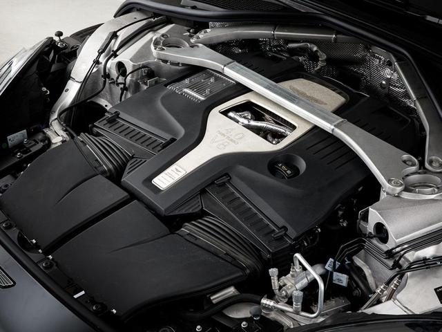 ＤＢＸ 　７０７　４ＷＤ　ワンオーナー　禁煙車　オベロンブラック／センテナリーサドルタンレザー　２３インチ鍛造ホイール　ガラスルーフ　ドラレコ　レーダー探知機　ＤＯＨＣ４リッターＶ８ツインターボ　記録簿保証付（9枚目）