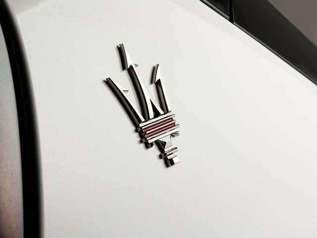 グレカーレ トロフェオ ビアンコ 21AW パノラミックガラスルーフ SonusFaberハイプレミアムサウンドシステム パンチングレザー シートヒータ V6 3リッターツインターボエンジン ETC2.0 記録簿スペア保証付(7枚目)