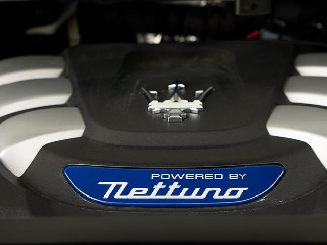 グレカーレ トロフェオ ビアンコ 21AW パノラミックガラスルーフ SonusFaberハイプレミアムサウンドシステム パンチングレザー シートヒータ V6 3リッターツインターボエンジン ETC2.0 記録簿スペア保証付(9枚目)