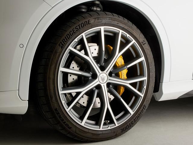 グレカーレ トロフェオ ビアンコ 21AW パノラミックガラスルーフ SonusFaberハイプレミアムサウンドシステム パンチングレザー シートヒータ V6 3リッターツインターボエンジン ETC2.0 記録簿スペア保証付(10枚目)