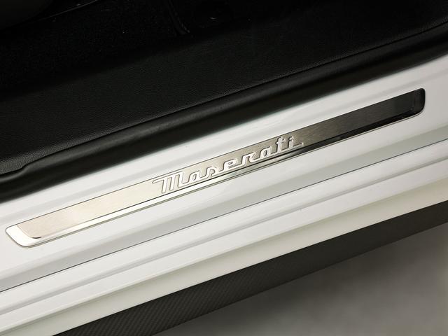 グレカーレ トロフェオ ビアンコ 21AW パノラミックガラスルーフ SonusFaberハイプレミアムサウンドシステム パンチングレザー シートヒータ V6 3リッターツインターボエンジン ETC2.0 記録簿スペア保証付(17枚目)