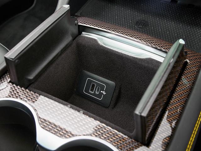 グレカーレ トロフェオ ビアンコ 21AW パノラミックガラスルーフ SonusFaberハイプレミアムサウンドシステム パンチングレザー シートヒータ V6 3リッターツインターボエンジン ETC2.0 記録簿スペア保証付(27枚目)