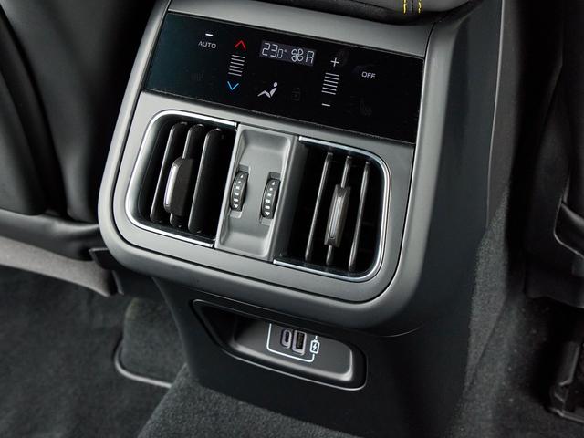 グレカーレ トロフェオ ビアンコ 21AW パノラミックガラスルーフ SonusFaberハイプレミアムサウンドシステム パンチングレザー シートヒータ V6 3リッターツインターボエンジン ETC2.0 記録簿スペア保証付(38枚目)