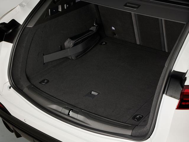 グレカーレ トロフェオ ビアンコ 21AW パノラミックガラスルーフ SonusFaberハイプレミアムサウンドシステム パンチングレザー シートヒータ V6 3リッターツインターボエンジン ETC2.0 記録簿スペア保証付(45枚目)