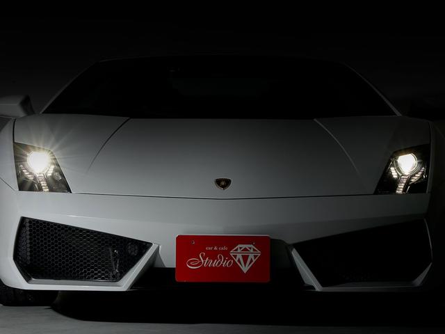 ガヤルド 　シートヒーター付フル電動シート　カリストシャイニーブラックトリム　ＬＥＤライト付きトランスパーレントエンジンフード　Ｑチューラインインテリア　ブランディングＰＫＧ　アルパインディスプレイオーディオ（4枚目）