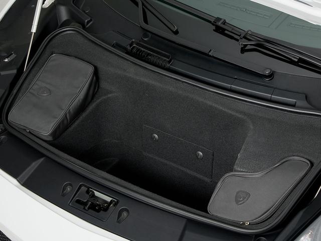 ガヤルド 　シートヒーター付フル電動シート　カリストシャイニーブラックトリム　ＬＥＤライト付きトランスパーレントエンジンフード　Ｑチューラインインテリア　ブランディングＰＫＧ　アルパインディスプレイオーディオ（6枚目）