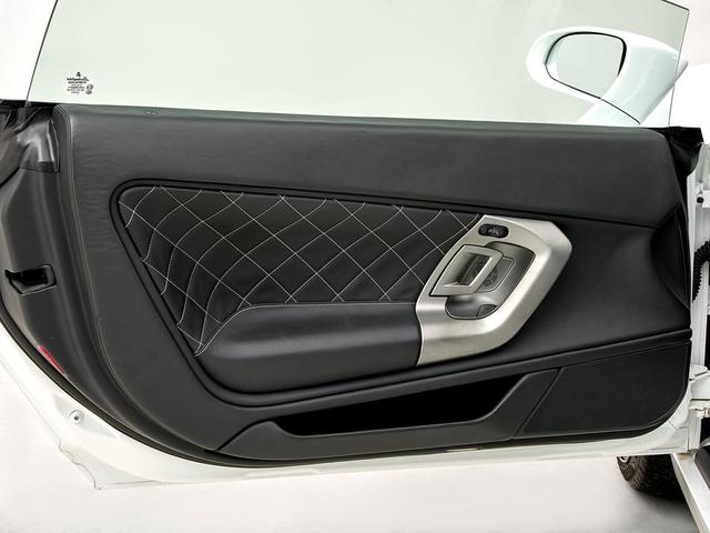 ガヤルド 　シートヒーター付フル電動シート　カリストシャイニーブラックトリム　ＬＥＤライト付きトランスパーレントエンジンフード　Ｑチューラインインテリア　ブランディングＰＫＧ　アルパインディスプレイオーディオ（12枚目）