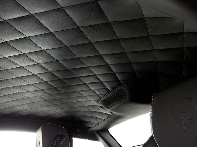 ガヤルド 　シートヒーター付フル電動シート　カリストシャイニーブラックトリム　ＬＥＤライト付きトランスパーレントエンジンフード　Ｑチューラインインテリア　ブランディングＰＫＧ　アルパインディスプレイオーディオ（15枚目）