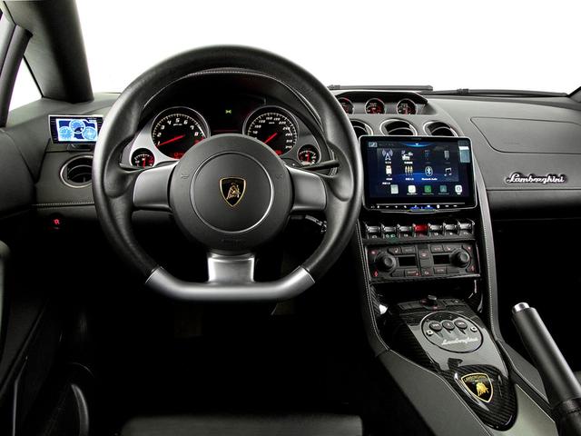 ガヤルド 　シートヒーター付フル電動シート　カリストシャイニーブラックトリム　ＬＥＤライト付きトランスパーレントエンジンフード　Ｑチューラインインテリア　ブランディングＰＫＧ　アルパインディスプレイオーディオ（20枚目）