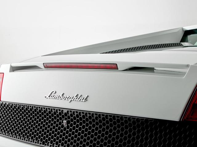 ガヤルド 　シートヒーター付フル電動シート　カリストシャイニーブラックトリム　ＬＥＤライト付きトランスパーレントエンジンフード　Ｑチューラインインテリア　ブランディングＰＫＧ　アルパインディスプレイオーディオ（38枚目）