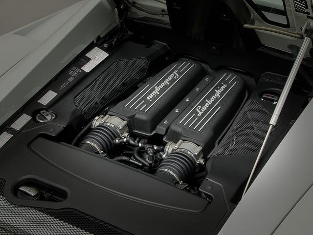 ガヤルド 　シートヒーター付フル電動シート　カリストシャイニーブラックトリム　ＬＥＤライト付きトランスパーレントエンジンフード　Ｑチューラインインテリア　ブランディングＰＫＧ　アルパインディスプレイオーディオ（42枚目）