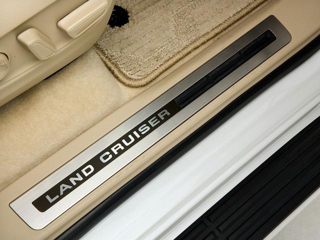 ランドクルーザー ＺＸ　モデリスタエアロ　クールボックス　電動リアデフロック　ＪＢＬプレミアムサウンドシステム　リアエンタシステム　ルーフレール　タイヤ警報器システム　トノカバー　ＩＴＳコネクト（17枚目）