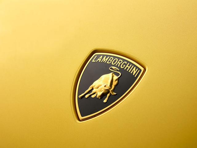 ウラカン 　１９インチ鍛造マットブラック　イエローキャリパー　Ａｄ　Ｐｅｒｓｏｎａｍ内装カスタマイズ　　ボディ・ホイールガラスコーティング済　ドラレコデジタルインナーミラー（7枚目）