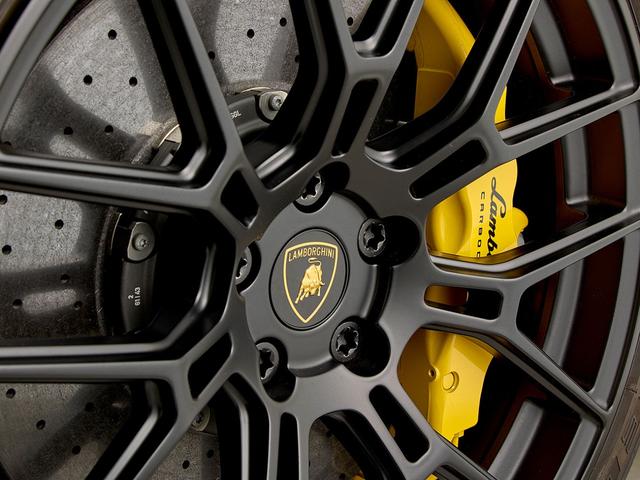 ウラカン 　１９インチ鍛造マットブラック　イエローキャリパー　Ａｄ　Ｐｅｒｓｏｎａｍ内装カスタマイズ　　ボディ・ホイールガラスコーティング済　ドラレコデジタルインナーミラー（10枚目）