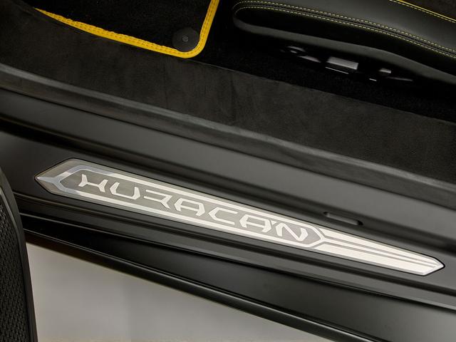 ウラカン 　１９インチ鍛造マットブラック　イエローキャリパー　Ａｄ　Ｐｅｒｓｏｎａｍ内装カスタマイズ　　ボディ・ホイールガラスコーティング済　ドラレコデジタルインナーミラー（15枚目）