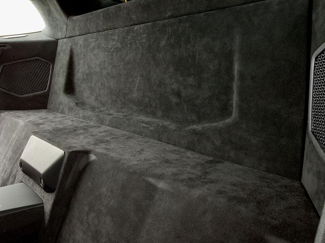 ウラカン 　１９インチ鍛造マットブラック　イエローキャリパー　Ａｄ　Ｐｅｒｓｏｎａｍ内装カスタマイズ　　ボディ・ホイールガラスコーティング済　ドラレコデジタルインナーミラー（18枚目）