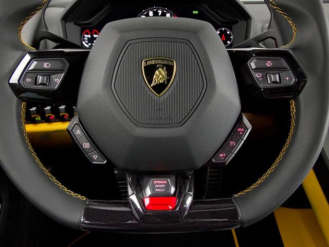 ウラカン 　１９インチ鍛造マットブラック　イエローキャリパー　Ａｄ　Ｐｅｒｓｏｎａｍ内装カスタマイズ　　ボディ・ホイールガラスコーティング済　ドラレコデジタルインナーミラー（20枚目）