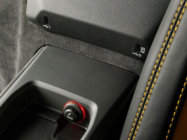 ウラカン 　１９インチ鍛造マットブラック　イエローキャリパー　Ａｄ　Ｐｅｒｓｏｎａｍ内装カスタマイズ　　ボディ・ホイールガラスコーティング済　ドラレコデジタルインナーミラー（28枚目）