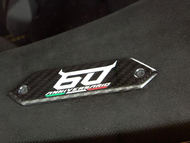 ウラカン 　１９インチ鍛造マットブラック　イエローキャリパー　Ａｄ　Ｐｅｒｓｏｎａｍ内装カスタマイズ　　ボディ・ホイールガラスコーティング済　ドラレコデジタルインナーミラー（38枚目）